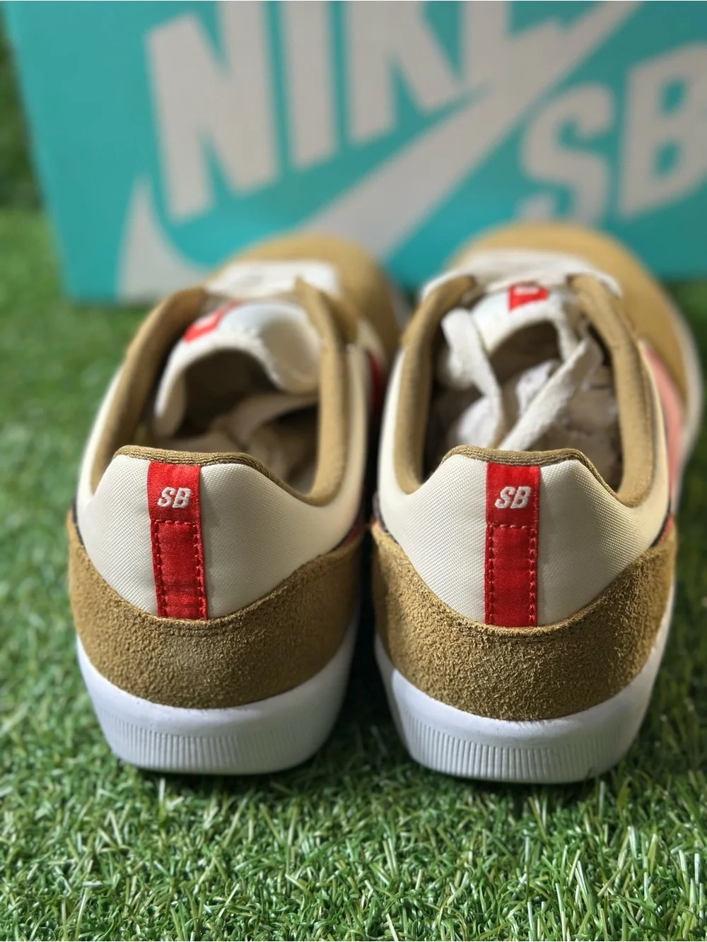 NIKE SB TEAM CLASSIC, SIZE 7.5 MENS, BRAND NEW